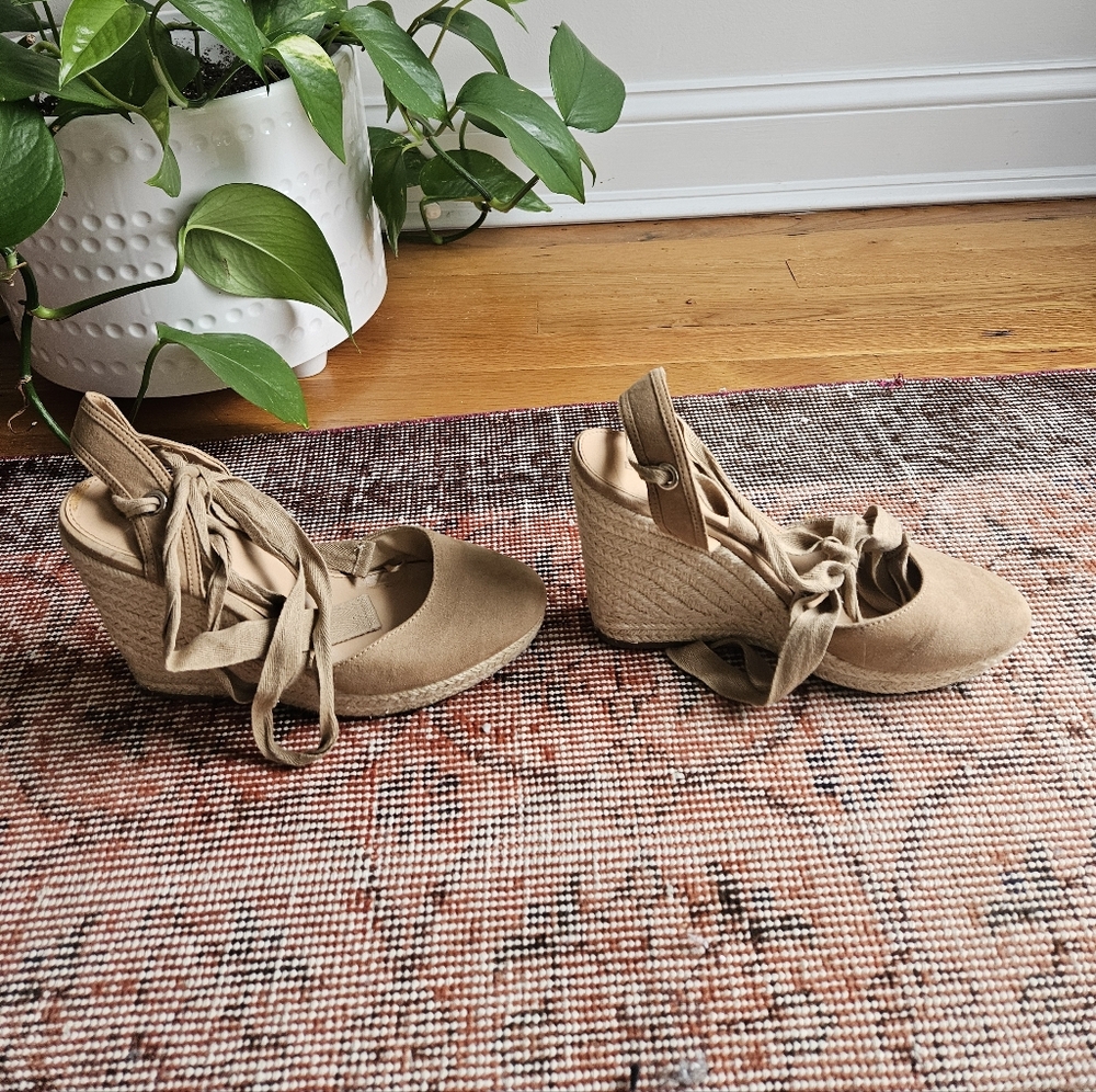 Express Sandals - Picture 3 of 6